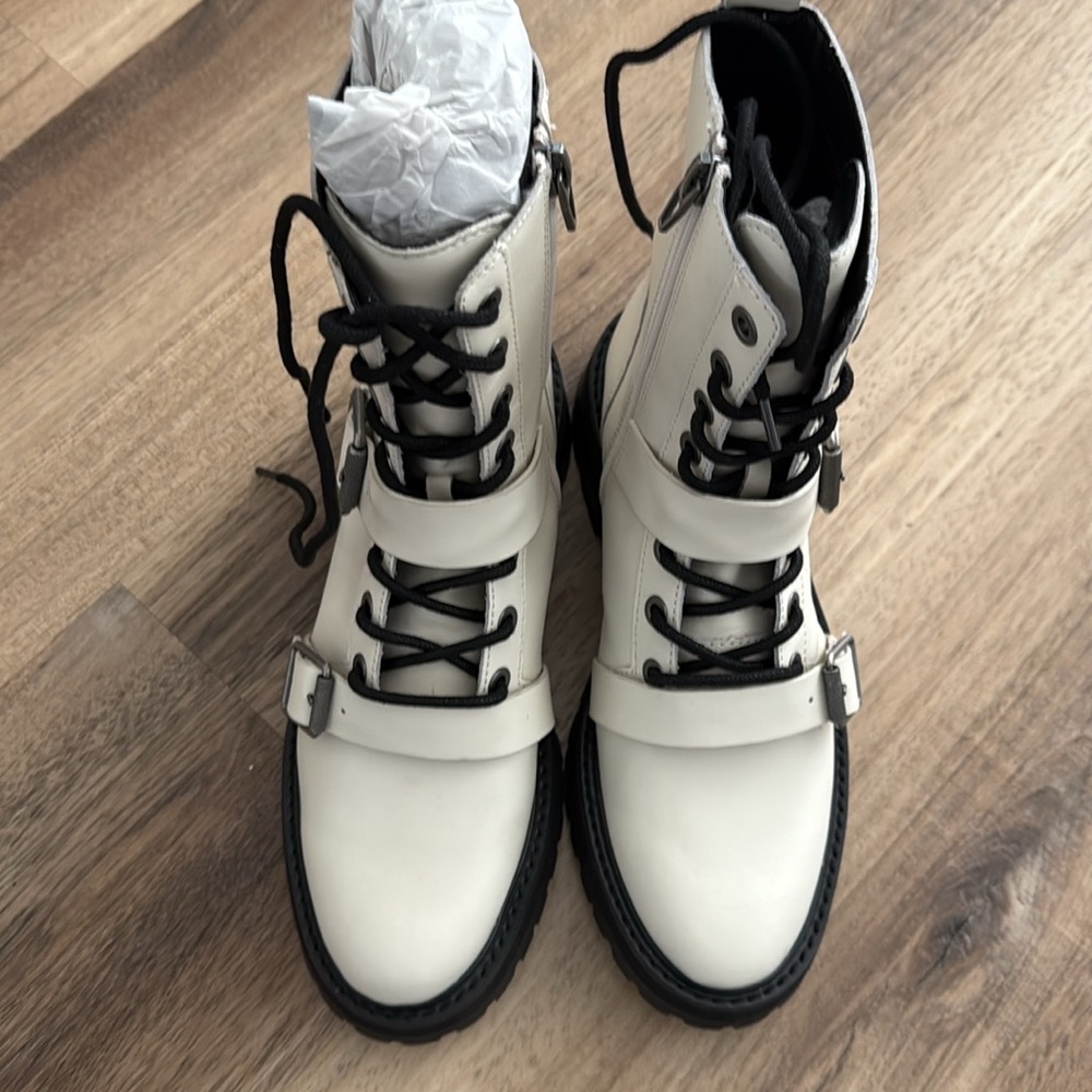 NIB DOLCE VITA Ronson Combat Lug Sole Lace Up Buckle Boot Cream 7 - Picture 11 of 15